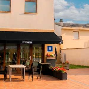 Fachada de hotel con encanto en La Rioja